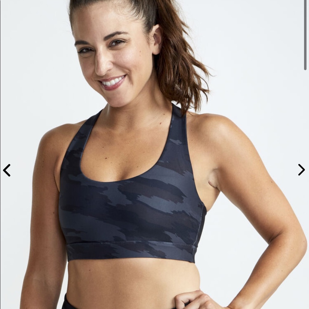 Soul cycle camo bra